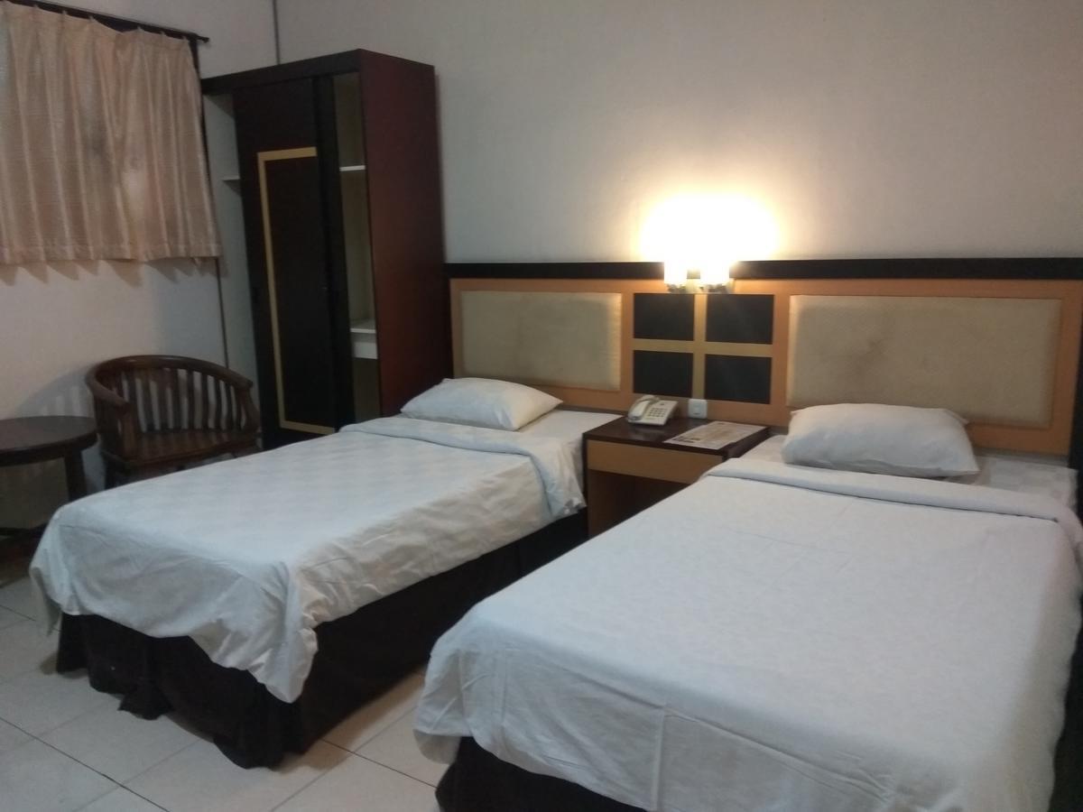 Graha Hotel Sragen Zimmer foto